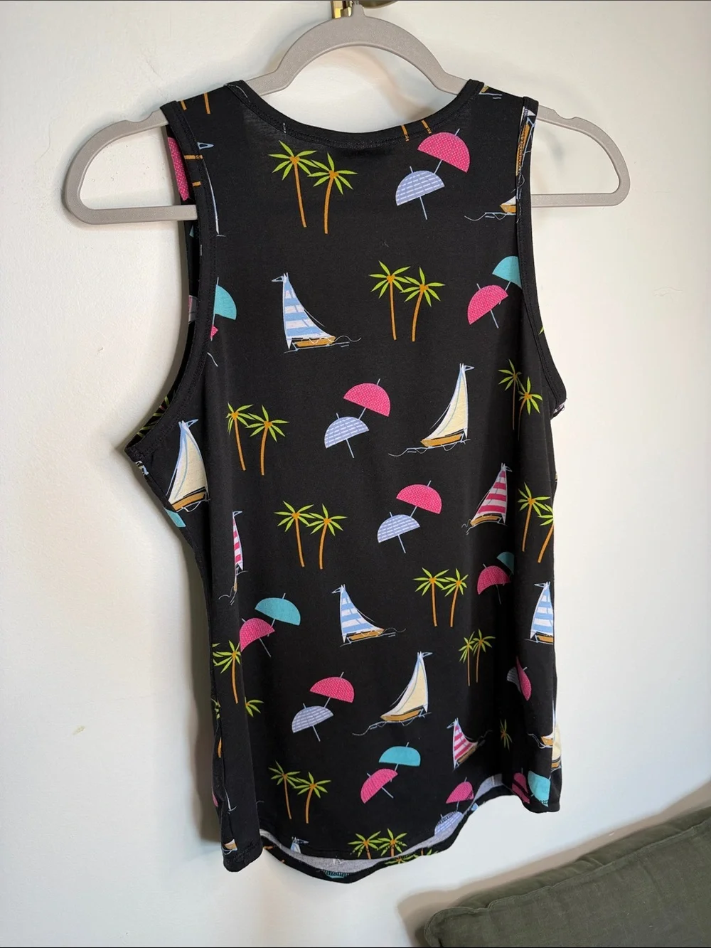 LuLaRoe Black Beach Themed Tank Size Large - Picture 4 of 4